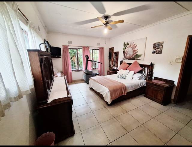 4 BEDROOM FREESTANDING FOR SALE IN OSLO BEACH